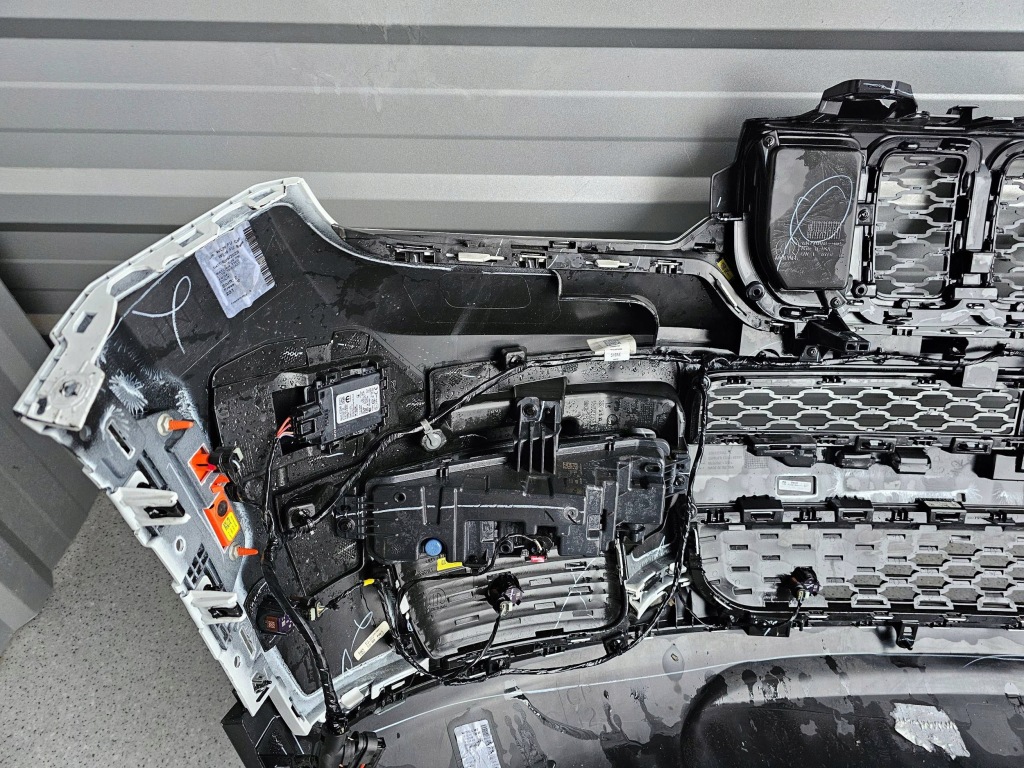 Jeep grand cherokee wl limited бампер перед комплектный с Разборки