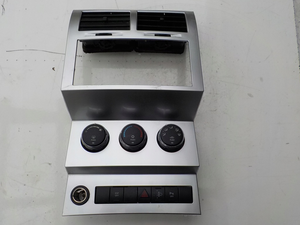 фото №1, Dodge nitro 08r рамка панель кондиционера решётки