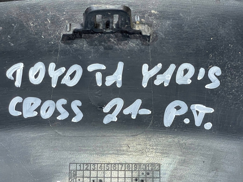 фото №10, Toyota yaris cross 20- молдинг накладка na крила правий задня задня