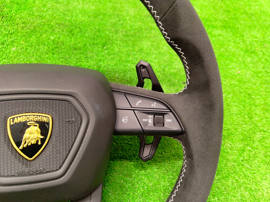 фото №5, Lamborghini urus воздуховод лепестки переключения alcantara белый nić