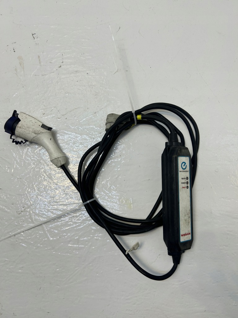 фото №1, Nissan leaf зарядное устройство шланг зарядки 29690 6wx8a