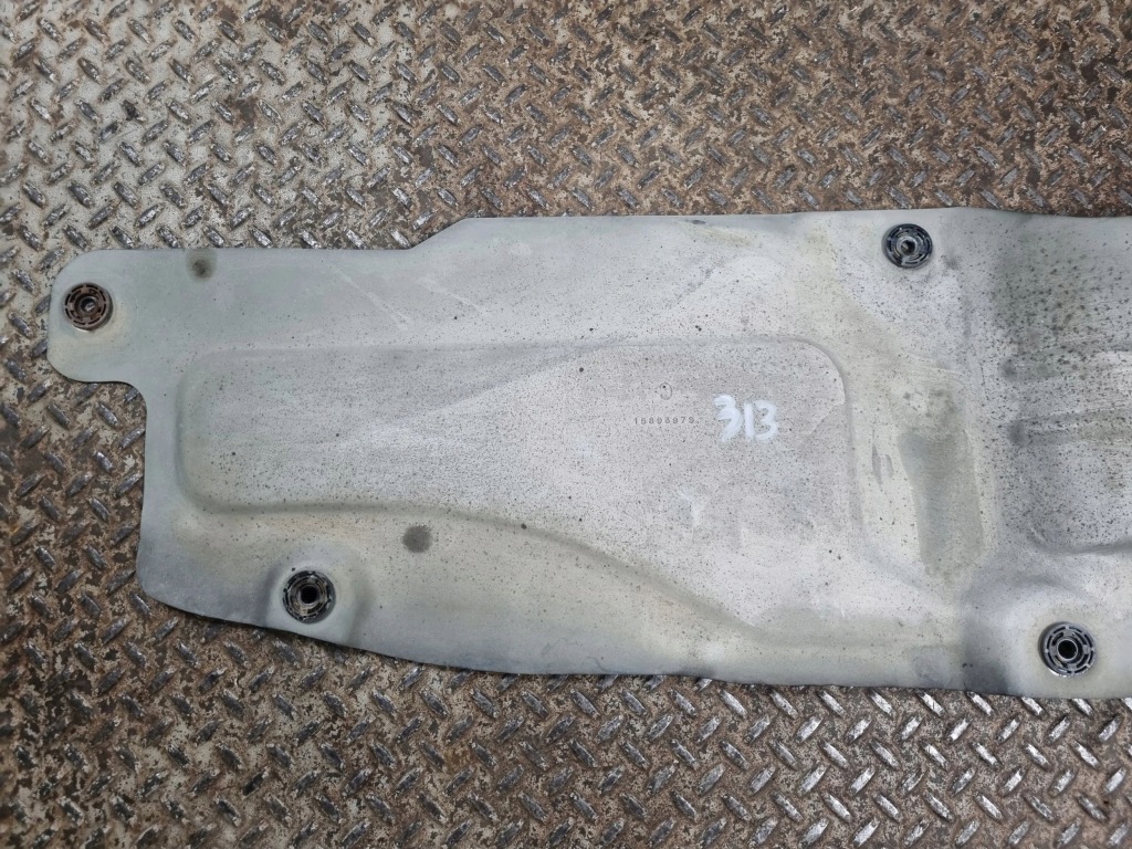 2007 cadillac escalade накладка тепловая выхлоп 15893979 Недорого