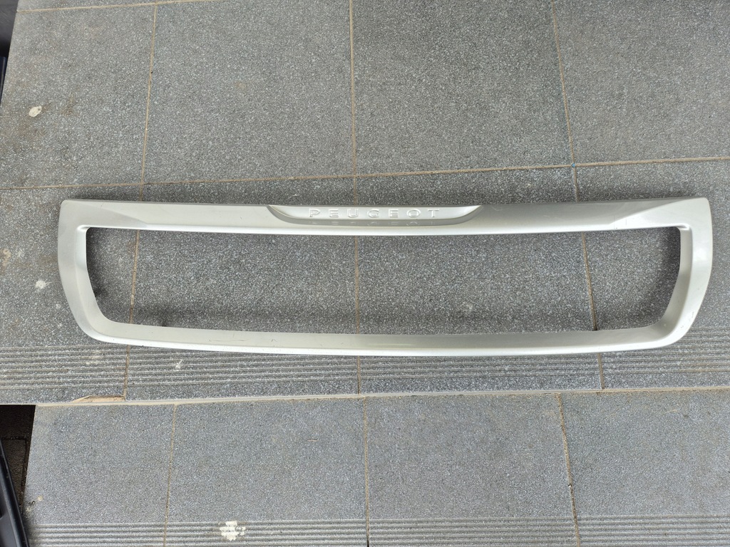 фото №1, Рамка решетка решётка peugeot partner ii lift 15-18 оригинальный номер 9810964777