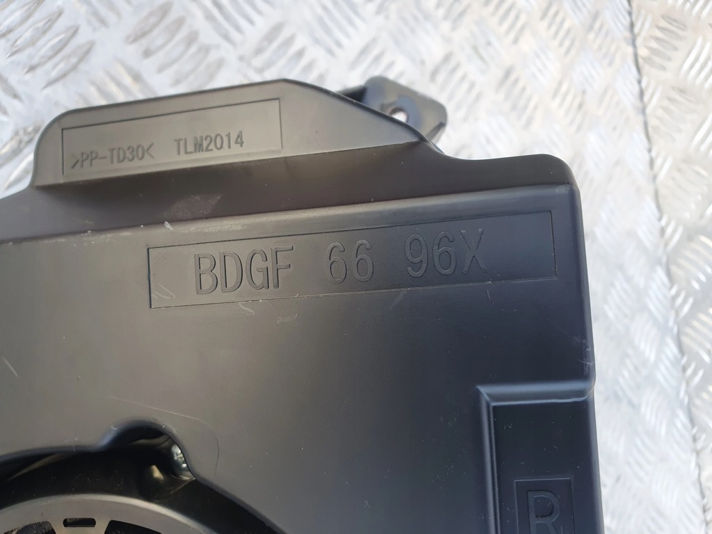 фото №1, Динамик сабвуфер правый mazda 3 bp iv 19-