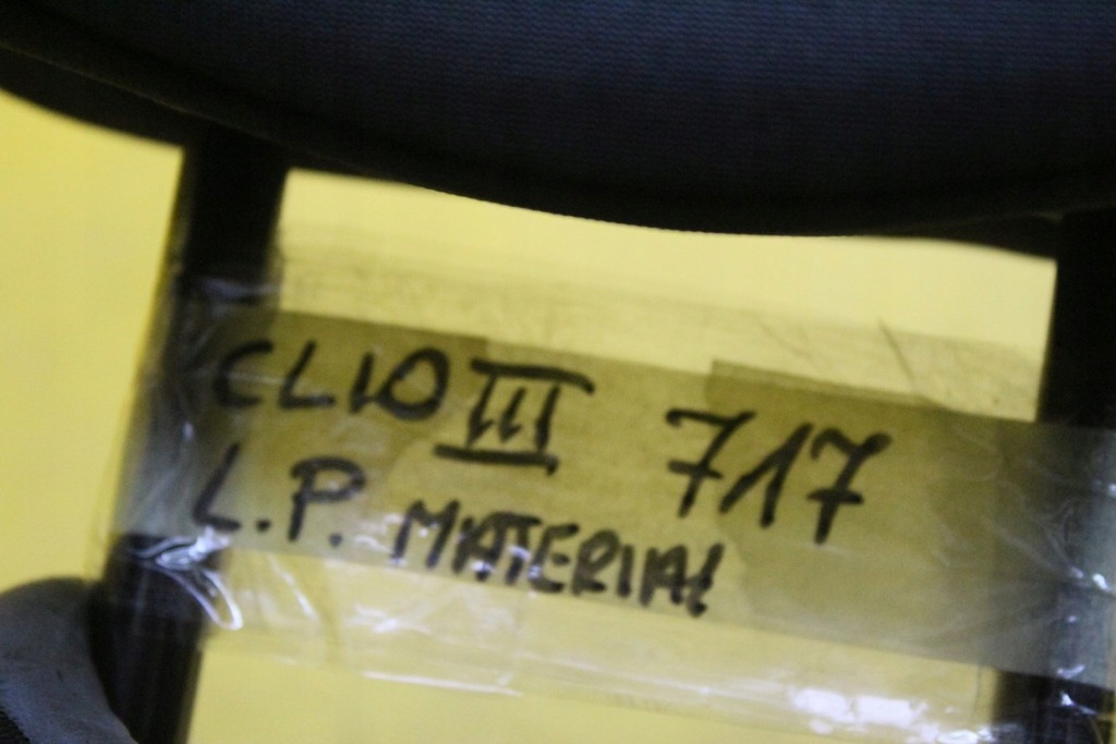 фото №8, Підголівник лівий перед передній clio iii матеріал