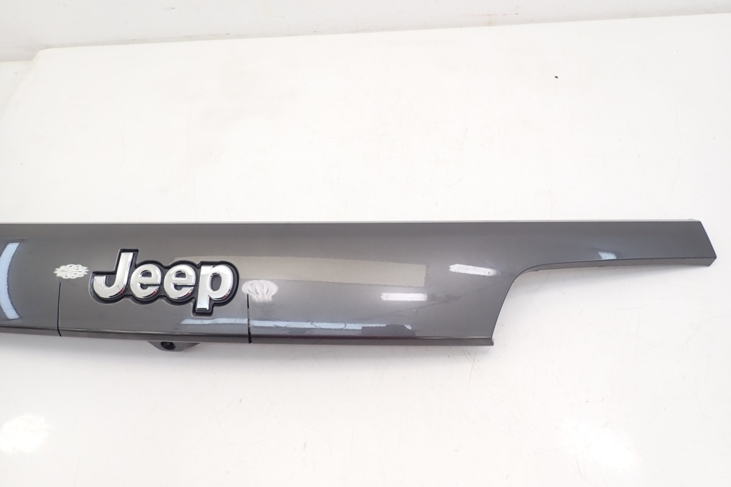 фото №4, Jeep grand cherokee wk2 накладка молдинг крышки задняя