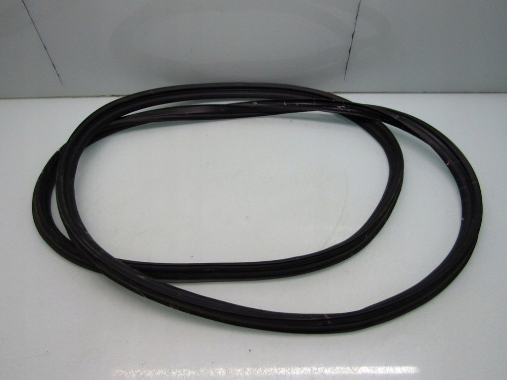 фото №1, Mazda 3 bp iv 21r прокладка крышки задний багажника