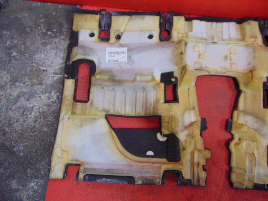 фото №11, Mercedes r-klasa w251 короткий 05- обшивка коврик задняя a2516803140