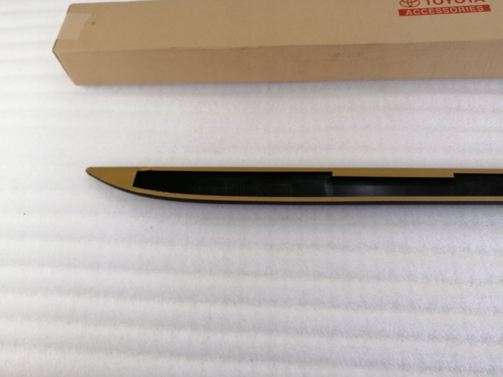 фото №5, Toyota corolla молдинг дверь правая