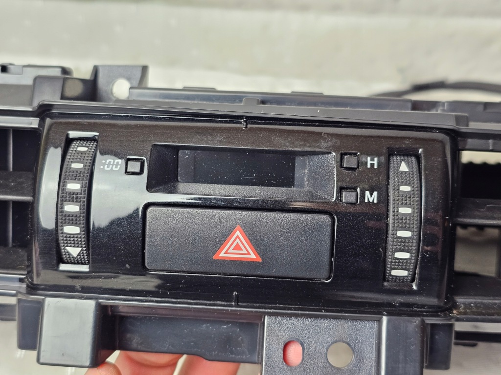 фото №5, Решітка обдув впуск середній консолі панелі toyota hilux viii