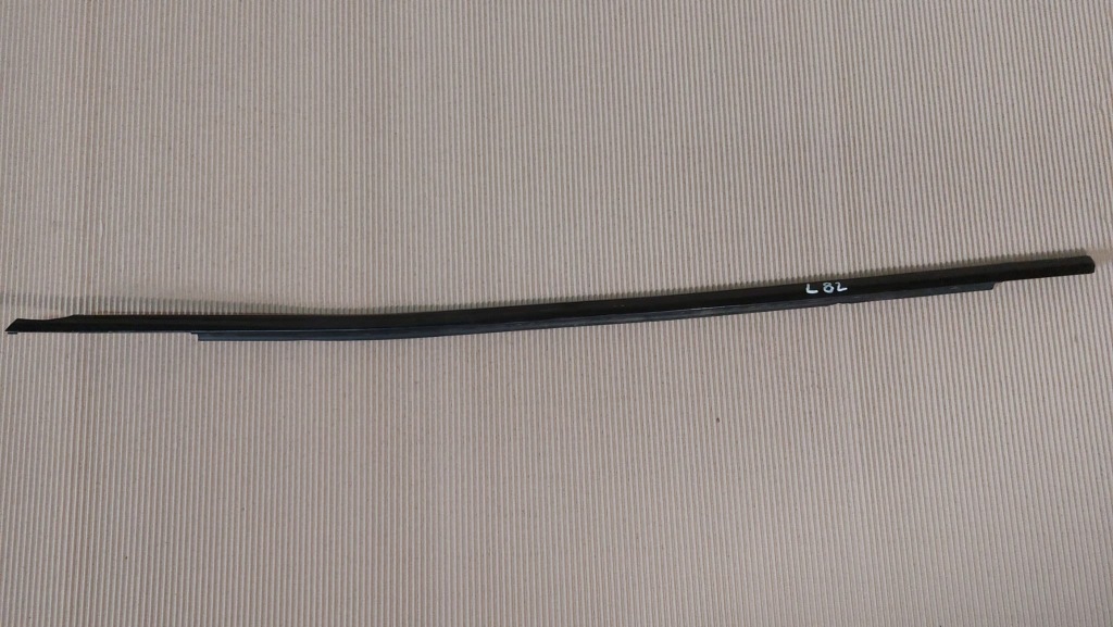 фото №1, Молдинг ущільнювач лівий перед audi a6 c8