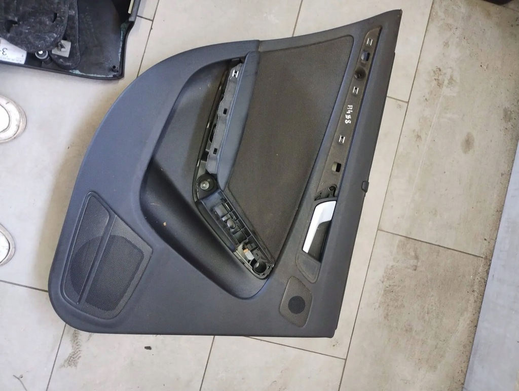 фото №7, Обшивки дверь audi a4 b8