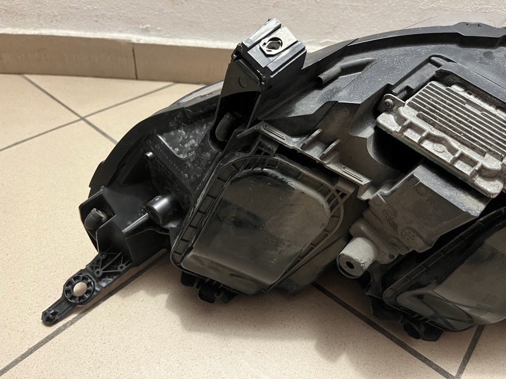 фото №13, Opel vivaro c zafira d life ксенон лампа передняя правая 9832836480