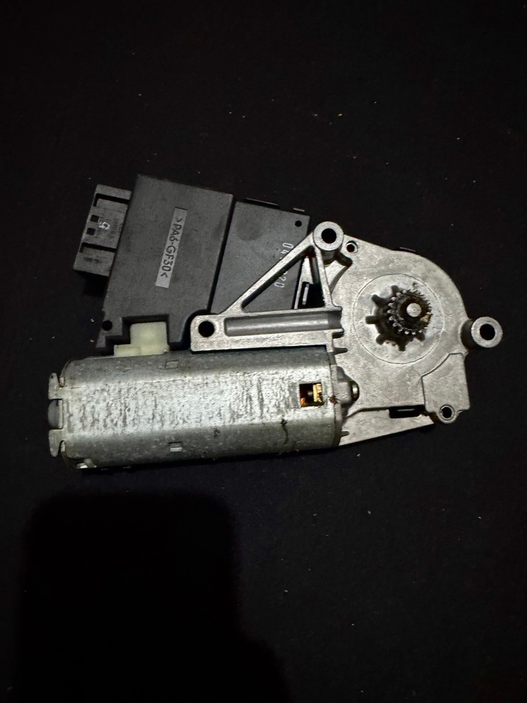 фото №1, Моторчик люк bmw оригинальный номер 8377939