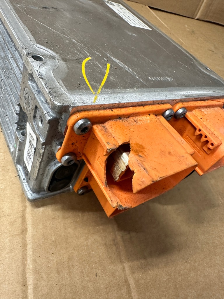 фото №4, Porsche taycan 9j1 зарядное устройство напряжения конвертер 9j1915681ah