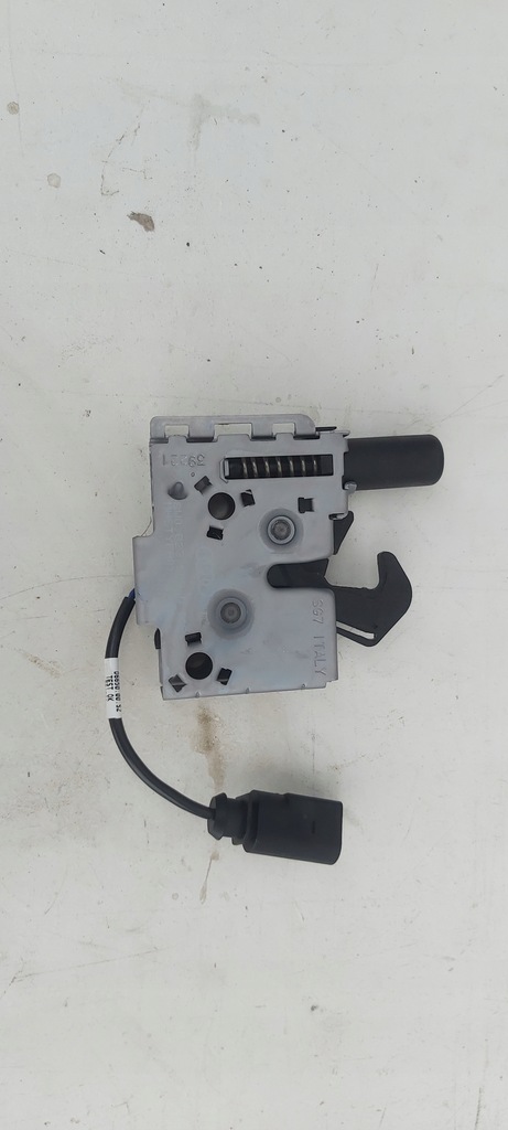 фото №1, Audi a4 b9 8w0823509d замок капот