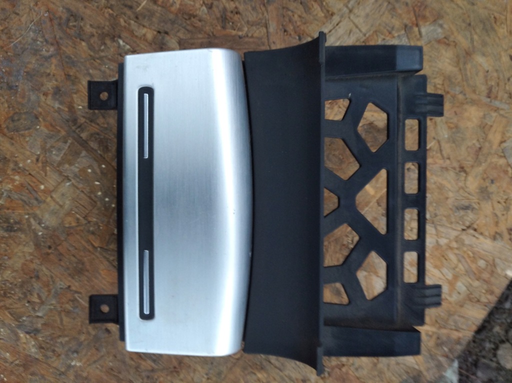 фото №1, Audi a3 8p пепельница бардачок шлифованный алюминий 8p0857951