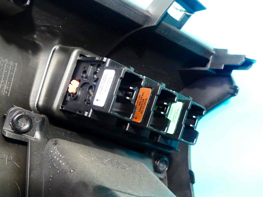 фото №8, Перемикачі панель suzuki sx4 s-cross lift 16-