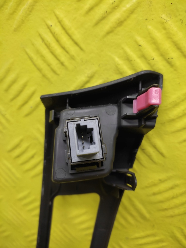 фото №4, Toyota yaris ii защита радио левая 554360d020