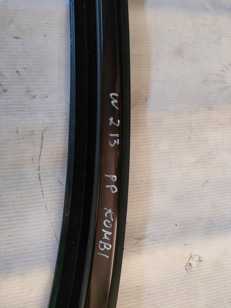 фото №10, Mercedes w213 kombi прокладка дверь правый перед