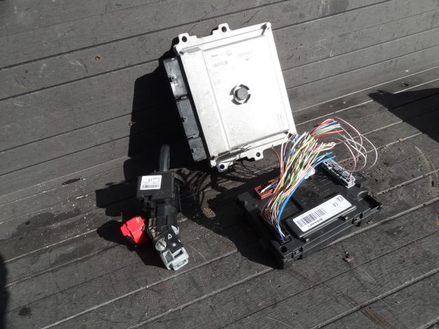 фото №1, Набір стартовий бортовий комп'ютер dacia оригінальний номер 237109221r