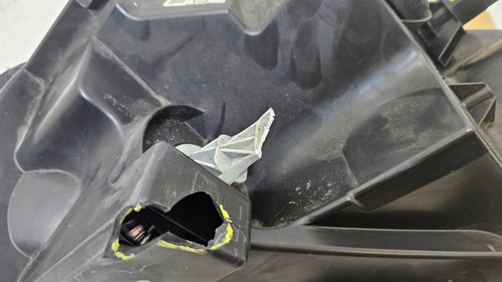 фото №10, Лампа правая перед dacia duster lift 260100156r