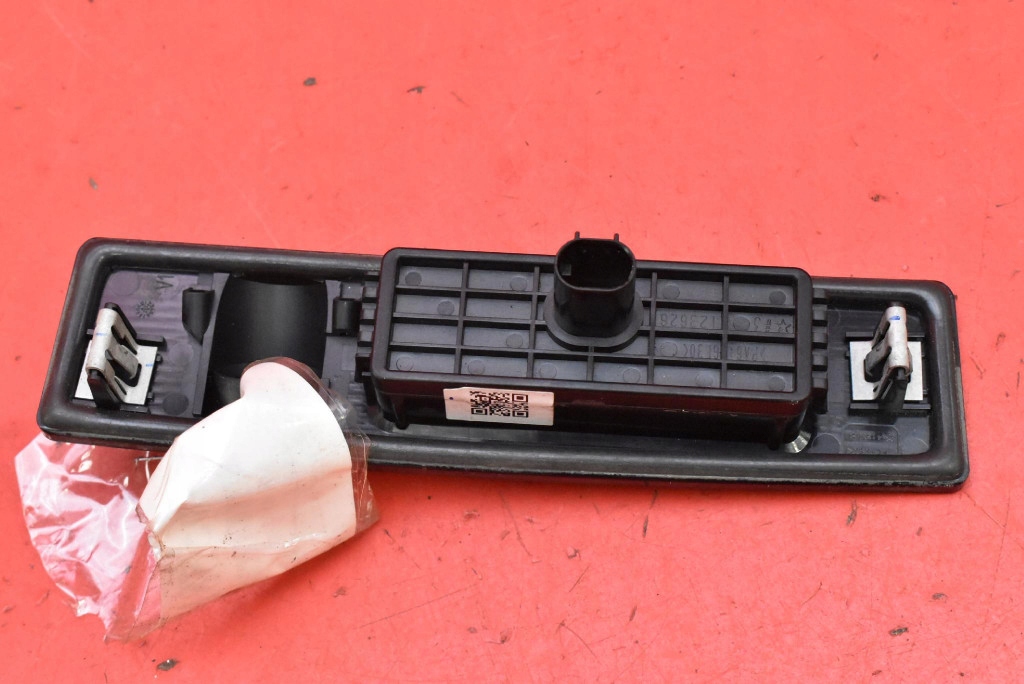 Ручка кнопка кришки задній tesla model y 20- Недорого