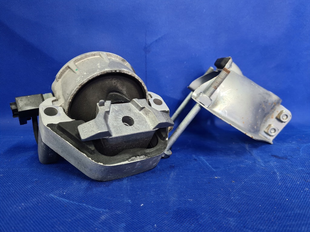 фото №10, Подушка кронштейн двигателя масляная датчик защита audi a6 c7 lift 4g0199381ae оригинальный номер