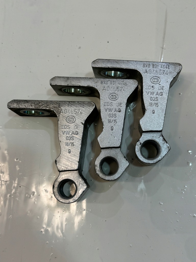 Купить Петля дверь правый vw passat b8 8x0831404e