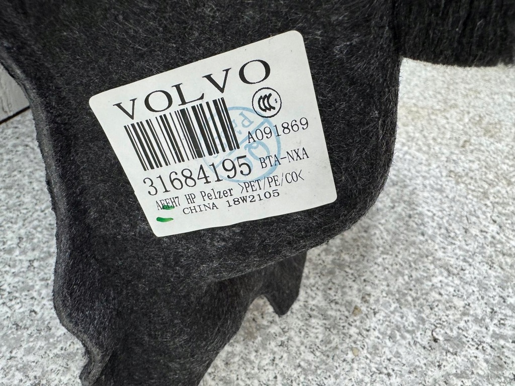 фото №6, Обшивка оббивка багажника правий задня volvo s90 ii 2017-2021 31684195