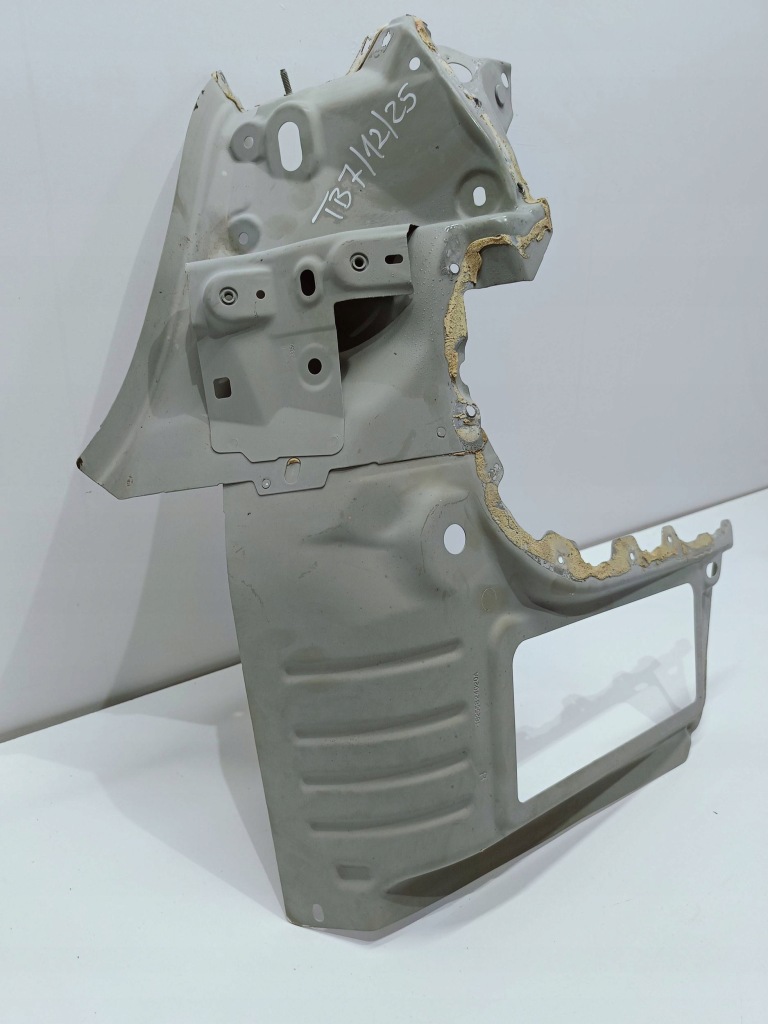 фото №3, Tesla model 3 m3 17- обшивка внутрішнє правий задня кронштейн 1095609-00-e