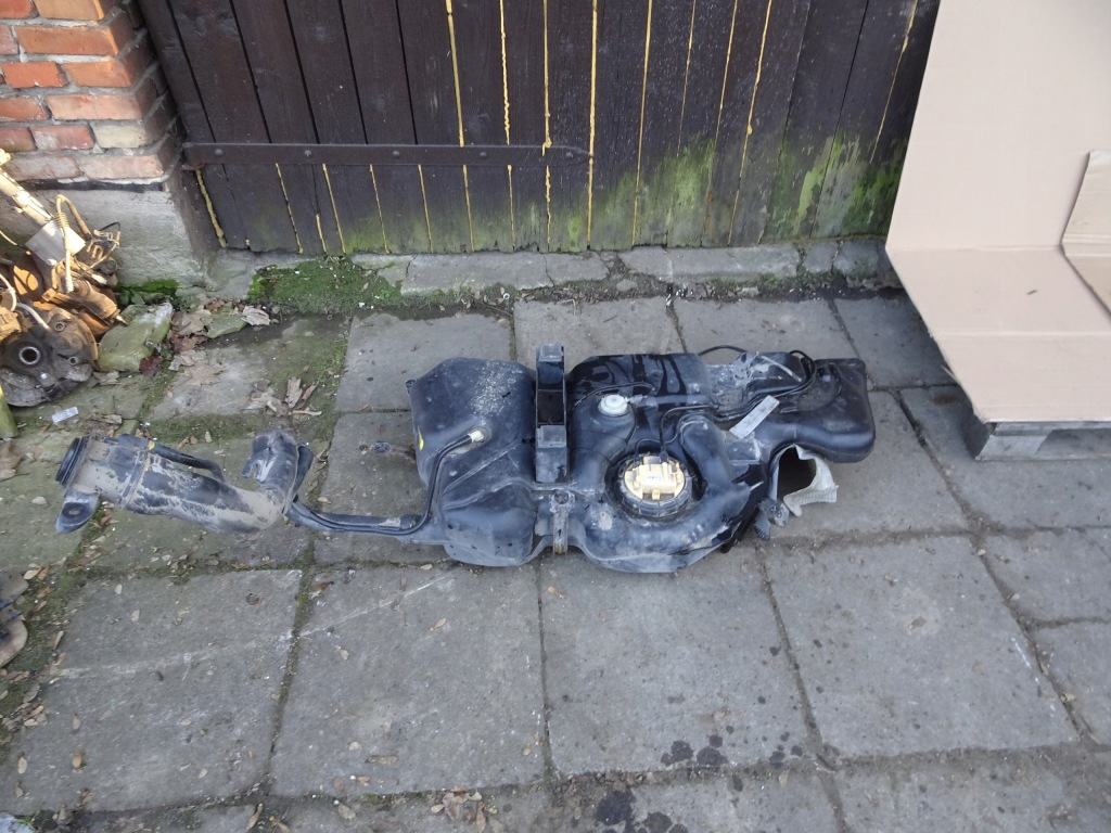 фото №1, Peugeot partner berlingo ii lift 1.6 hdi бак пального bak насос 14r