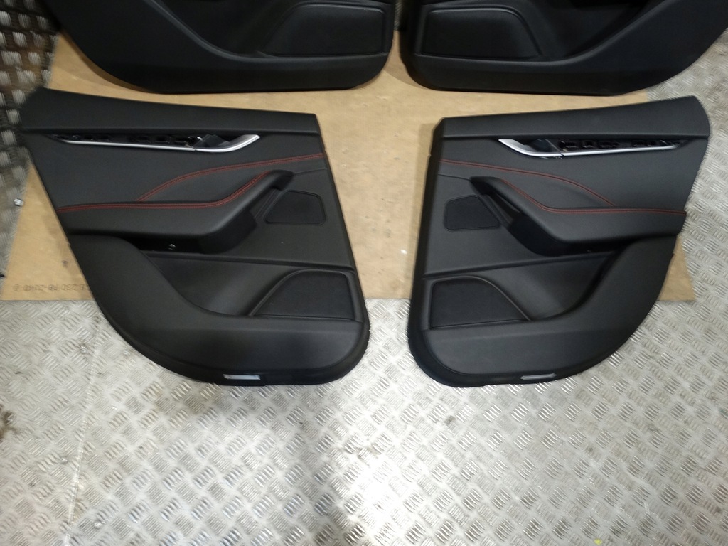 фото №6, Idealne kpl.fotele заднє сидіння шкіра maserati levante 1