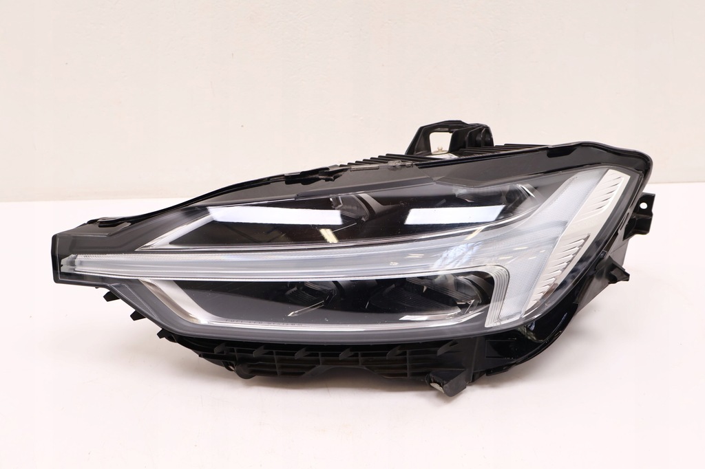 фото №1, Volvo xc60 ii лампа левая перед uk 31420413