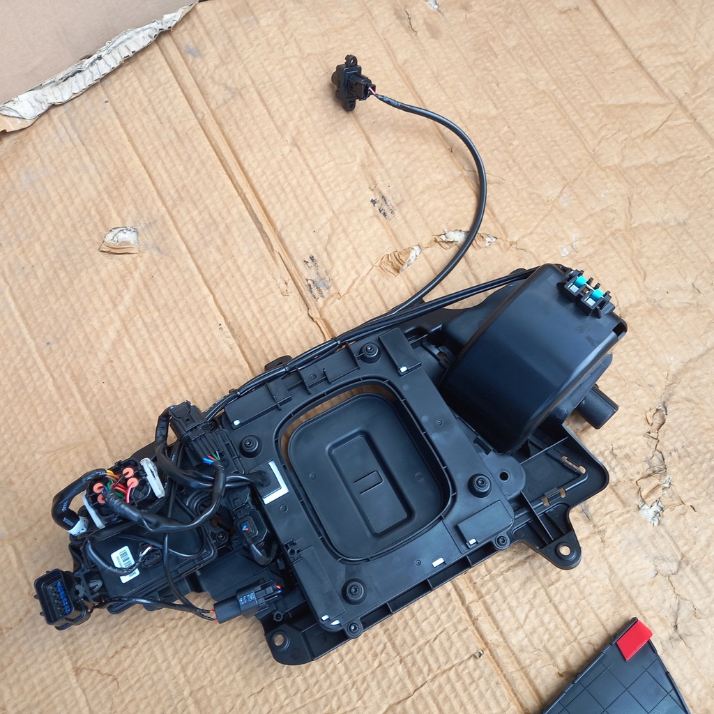 фото №7, Hyundai kona 18- кришка заглушка роз'єм заряджання 86340-k4000 elektry