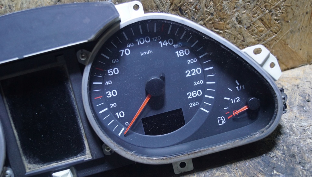 фото №5, Audi q7 счетчик приборная панель 4.2 fsi europa