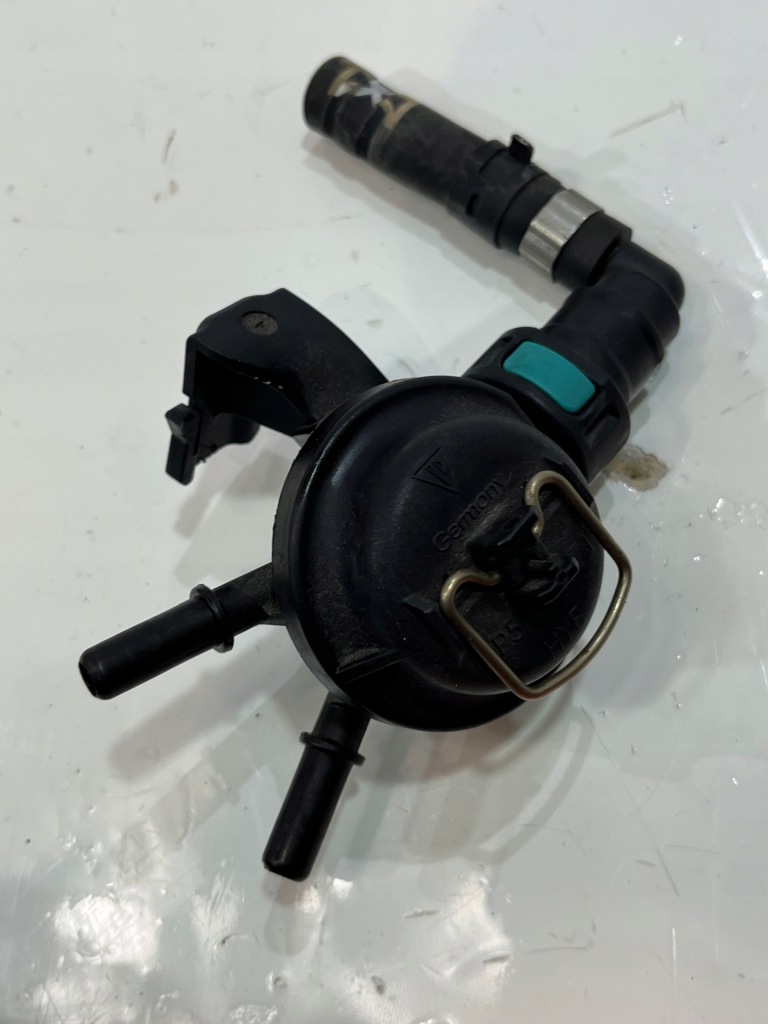 фото №1, Клапан радиаторный porsche cayenne ii 7p 7p5121671