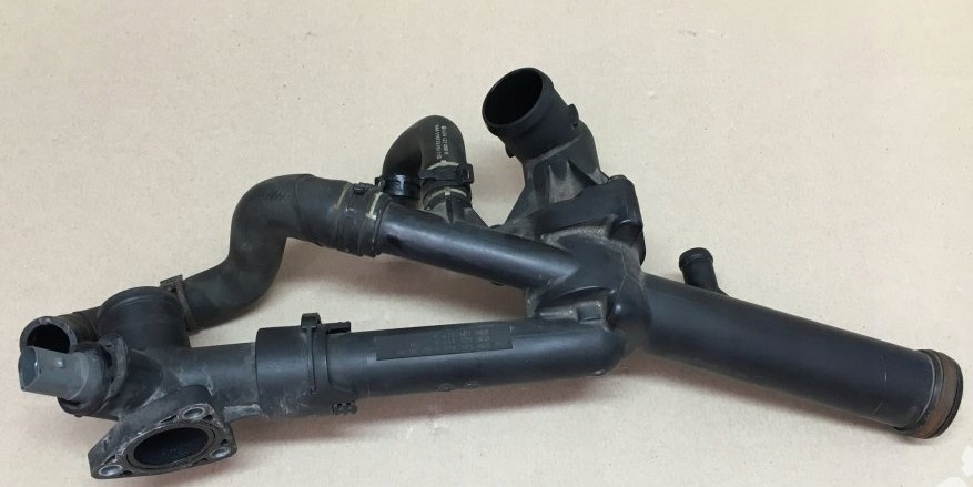 фото №1, Vw passat r36 cc 3.6 корпус термостата 03h121036a