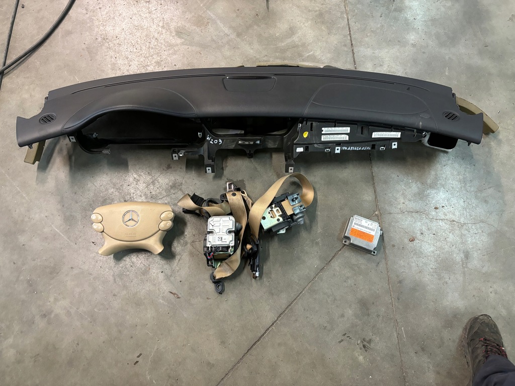 фото №1, Панель приладів панель приладів dwie подушки безпеки dwa ремені mercedes cls w219 набір