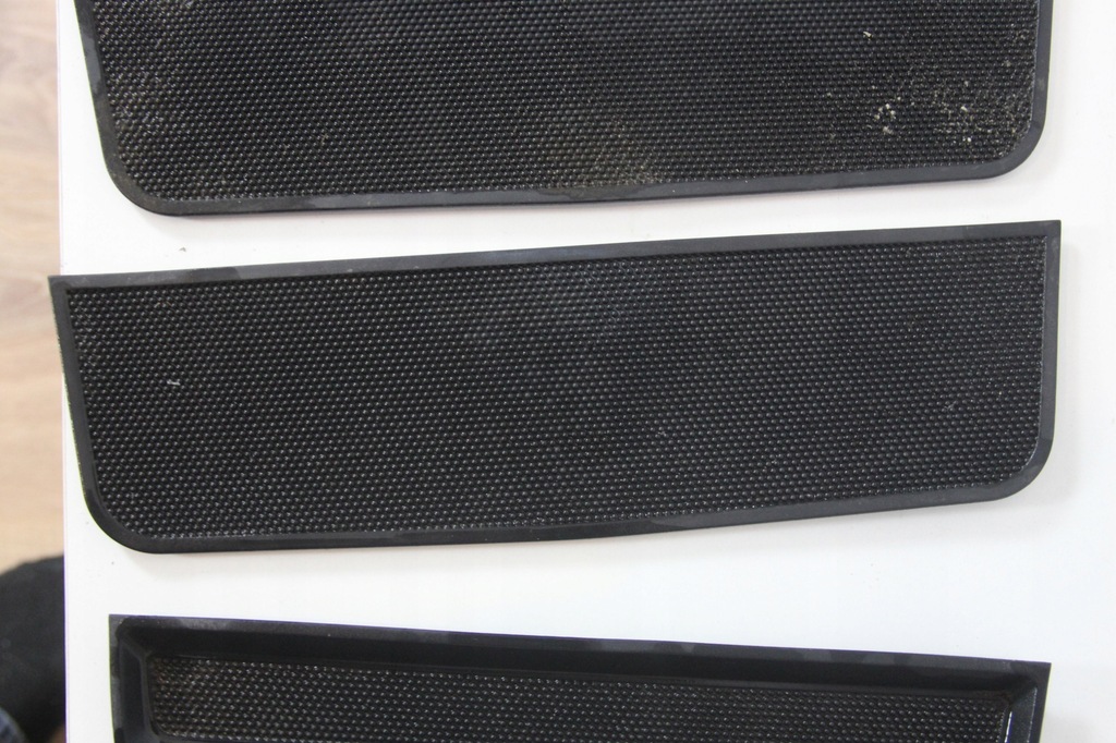 фото №5, Резиновый элемент туннель среднего панели land discovery i 1