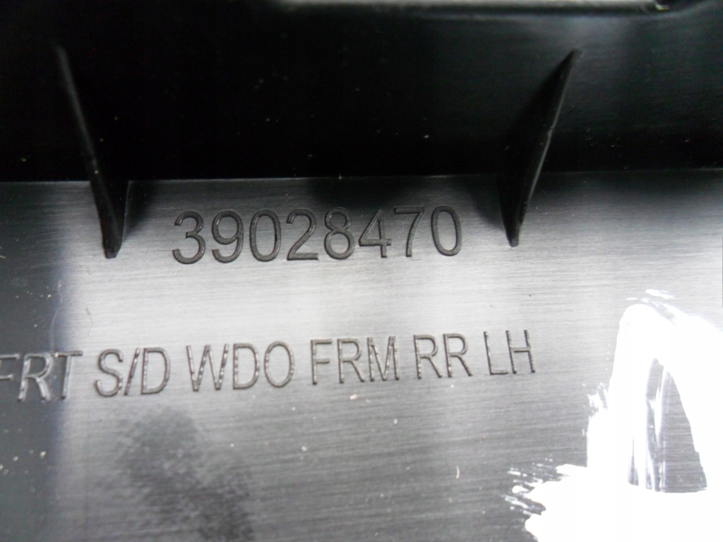 Opel оригинальный номер gm 39028470 обшивка в Украине