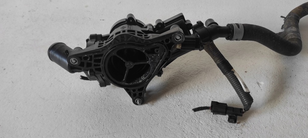 фото №9, Mazda 6 gl 2.5 бензин автоматическая коробка передач термостат корпус pyfd1516z 2019 rok