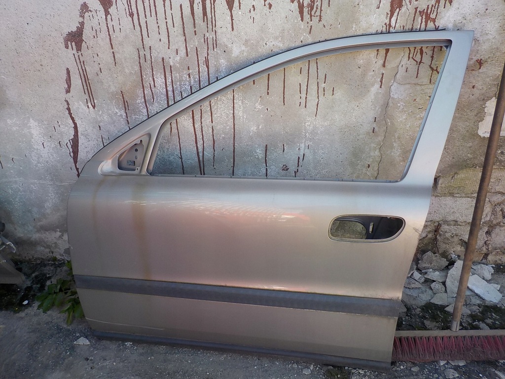 фото №1, Volvo v70 двері лівий перед do фарбування
