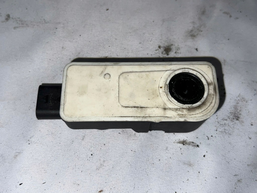 фото №1, Telsa model 3 моторчик жалюзи 1316-888-00032