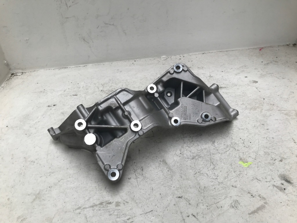 Volvo v60 кронштейн двигателя генератора 31367268 Оригинал