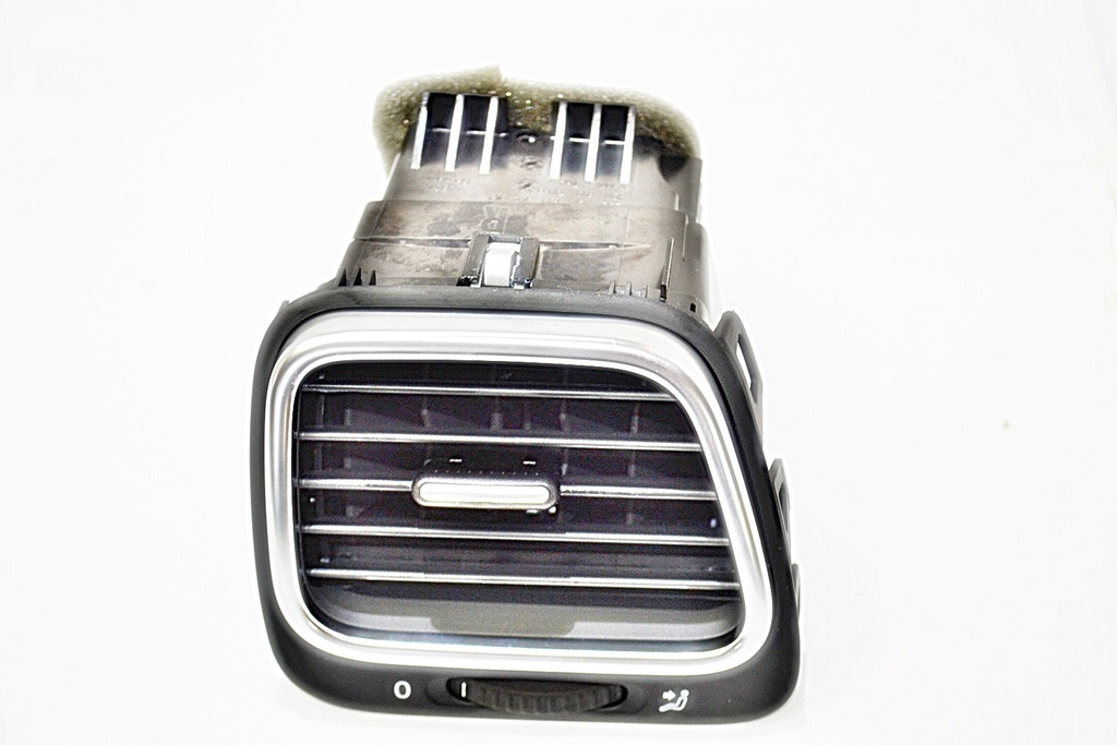 фото №1, Scirocco eos правая решётка консоли 1q0819704k nowa