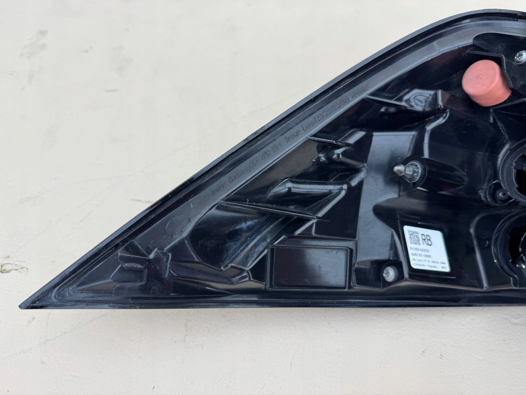 фото №14, Toyota rav4 v 5 19r- лампа w крыло правый задняя 81550-42230