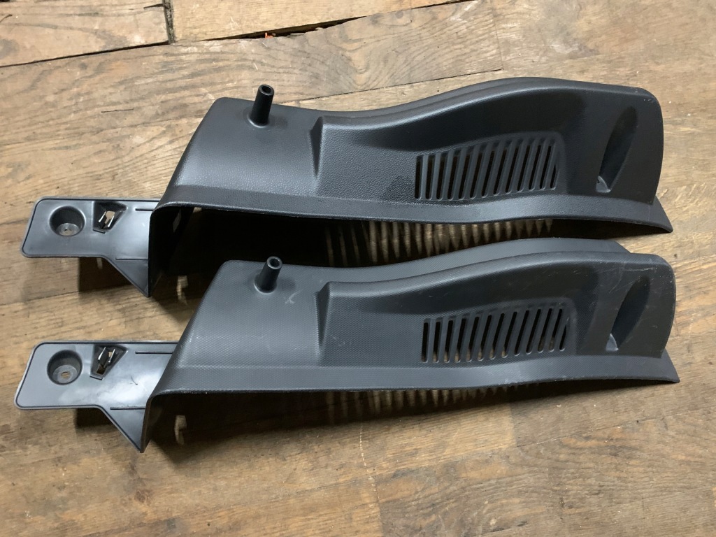 фото №1, Renault clio iv кронштейн полка багажника правое