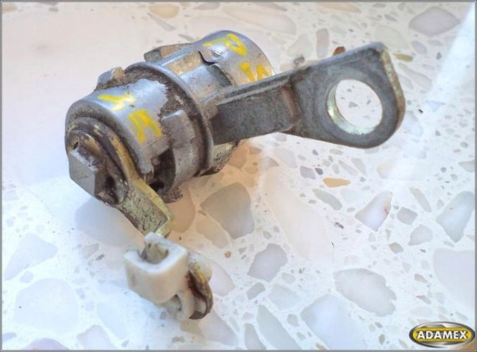 фото №5, Hyundai h200 2.4 99r - вкладка правий середина