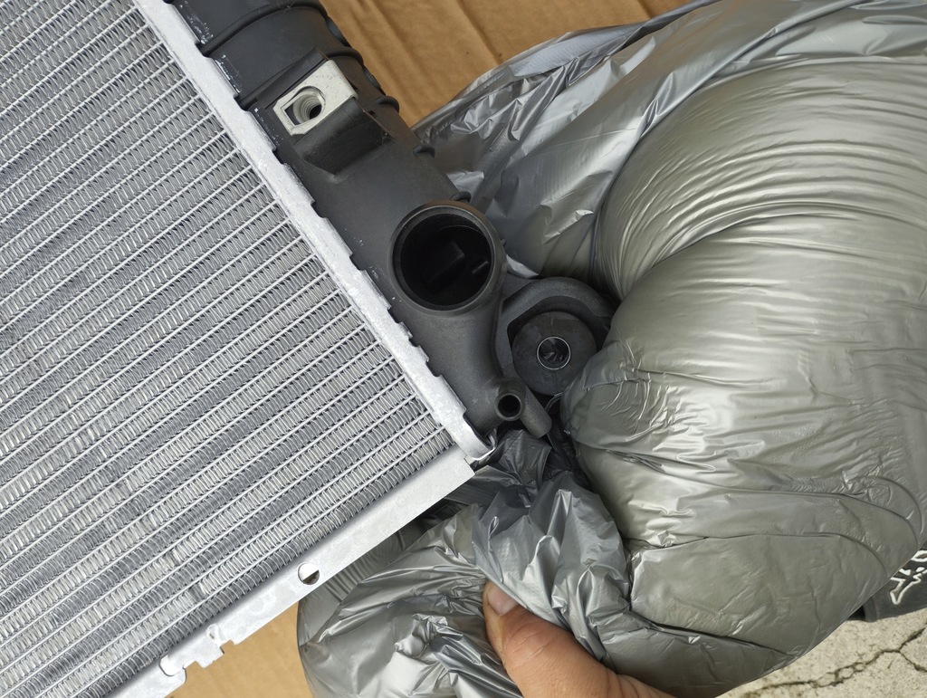 фото №5, Dodge ram 1500 3.7 4.7 02- радиатор nowa oryg